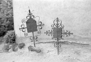 Bickenbach: Schmiedeeiserne Grabkreuze