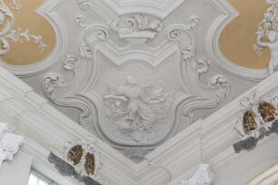 Decke der Schlosskapelle — Eckkartuschen mit den vier Evangelisten — Johannes der Evangelist