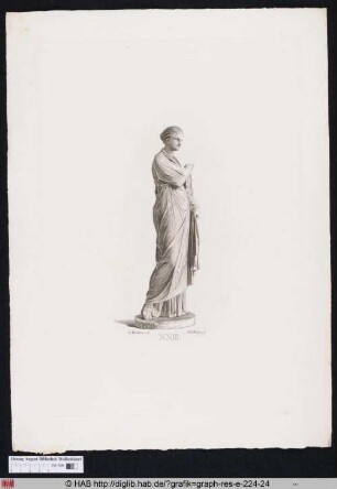 [Weibliche Statue auf Sockel]
