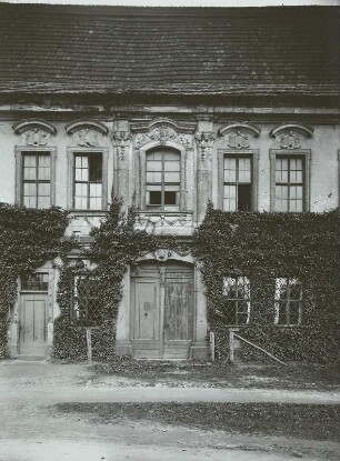 Kössern. Kavaliershaus : Kössern. Kavaliershaus. Mittelrisalit