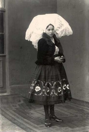 Kirchgangstracht aus Burg : Kleidung - niedersorbische Tracht. Ort: Bórkowy / Burg-Spreewald. Kirchgangstracht