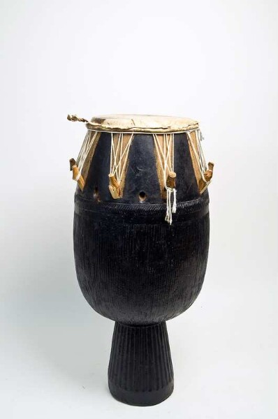 Bucket drum with drum support and mallet