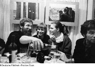 Eröffnung einer Ausstellung mit Fotografien von Roger Melis