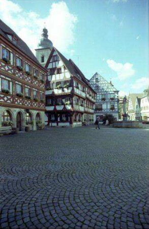 Forchheim: alte Fachwerkhäuser mit Kirchturm