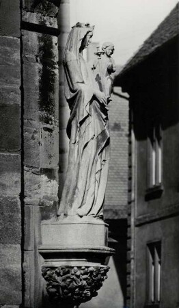 Marienstatue am Portal der Kapellenkirche von Rottweil, Schwarzwald