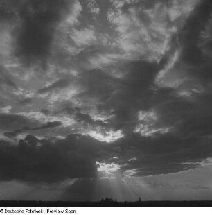 Wolkenansicht in der Abenddämmerung im Spreewald