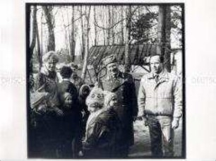 DDR-Kosmonaut Sigmung Jähn bei der Winterspartakiade der Kinder in Karl-Marx-Stadt 1986
