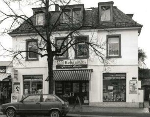 Radebeul, Hauptstraße 13. Wohnhaus mit Laden (um 1895)