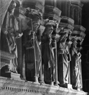Apostelfiguren : Apostelfiguren (nach 1564). Pleyben, Saint-Germain, Vorhalle (Süd)