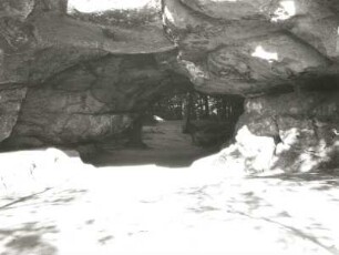 Sächsische Schweiz. Neuer Wildenstein. Kuhstallhöhle von Süden