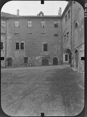 Glauchau. Schloß Hinterglauchau (1460-1470; Arnold von Westfalen, Umbau 1525). Schloßhof