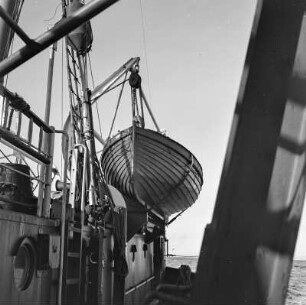 Rettungsboot, Männer am Netz, Fischdampfer PC312 Tirol