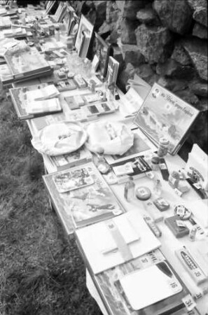 Berlin: Schloss Güterfelde, Tombola-Tisch