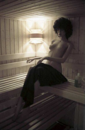 Basel: Sauna, mit Puppe