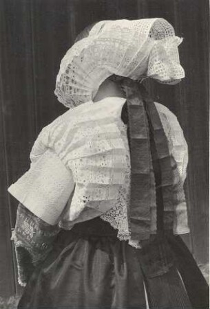 Beichtbraut aus Seidewinkel : Kleidung - Hoyerswerdaer Tracht. Ort: Židźino / Seidewinkel. Hoyerswerdaer Beichtbraut.