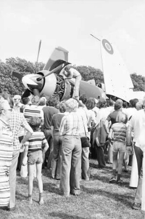 Freiburg: Sea Fury-Maschine und Publikum