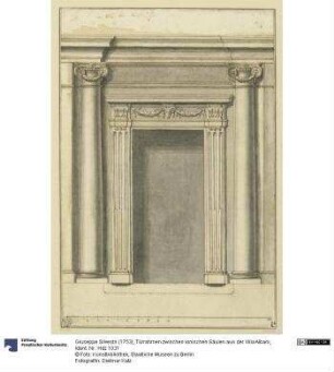 Türrahmen zwischen ionischen Säulen aus der Villa Albani
