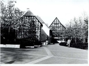 Ameide, Spieker, dahinter das Kornhaus. Detmold