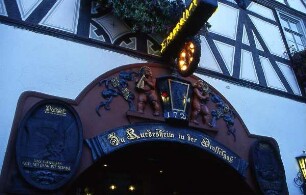 Rüdesheim am Rhein - Eingang zum Drosselhof : Aufgenommen im Weinort Rüdesheim am Rhein, ca. 2001