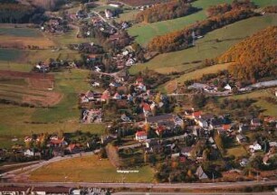 Zwickau-Oberrothenbach. Stadtteilansicht über die Eisenbahnlinie nach Glauchau und über die B 93/175. Luftbild-Schrägaufnahme von Osten