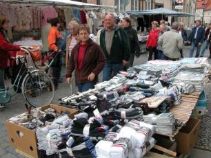 Billiges im Trend: Ramsch bei einem Volksfest in Quedlinburg