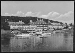 Pillnitz. Schloss mit Elbe und Dampfer