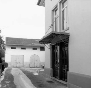 Villa und Nebengebäude; Bad Homburg, Kaiser-Friedrich-Promenade 6