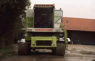 Fotografie: Antriebs- und Anbausystem, Fahrwerk, Gummiraupenlaufwerk, Mähdrescher selbstfahrend