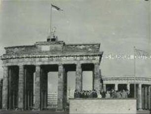 Staatsgäste im Informationszentrum Brandenburger Tor in Berlin (West)