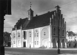 Cammin, Rathaus : Cammin (Kamien Pomorski/Polen). Rathaus (1401/1600). Eckansicht mit Ostgiebel (15. Jh.)