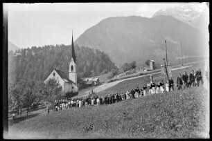 Österreich, Finkenberg. Ort mit Fronleichnamsprozession