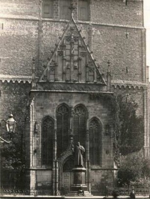 Magdeburg, Lutherdenkmal vor der Westfassade der St. Johannis-Kirche