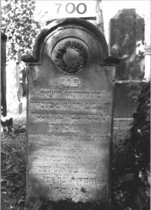 Grabstein 700