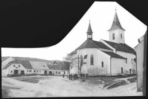 Sablat. Kirche mit Ringplatz