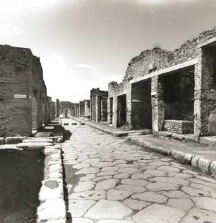 Pompeji. Via dell'Abbondanza. Südseite