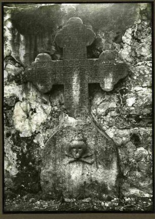 Friedhof. Grabkreuz d. Anwaltes Johannes Ullrich, +1734