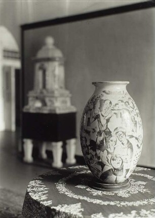 Vase : Vase in einer Keramikausstellung