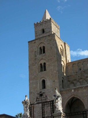 Turm des normannischen Domes von Cefalu, ab 1131 erbaut
