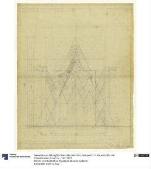 Gewerbeausstellung Dombauhütte, München, Querprofil mit Mauerstruktur der Chorstirnwand