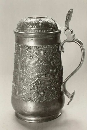 Krug mit Darstellung der Elemente nach Briot