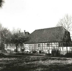 Zwenkau-Lobschütz, Am Wiesenhang 13. Gehöft. Feldseite