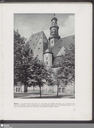 Hanau. Französische Kirche, 1609 erbaut von wallonischen und flämischen Calvinisten, die, von Alba aus den Niederlanden vertrieben, zuerst in Frankfurt, dann in Hanau Zuflucht fanden und unter Graf Philipp Ludwig II. Neu-Hanau als selbständige Stadt neben Alt-Hanau nach einheitlichem Stadtplan erbauten