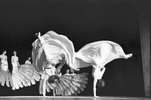 Wintergarten: Aurette Sisters (paralell Girls)