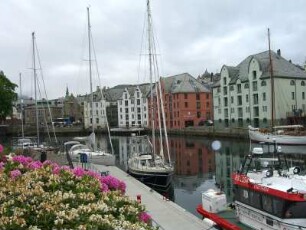 Alesund: Innenstadtbereich mit Bootshafen