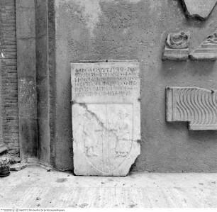 Grabplatte des Notars Antonio Goioli