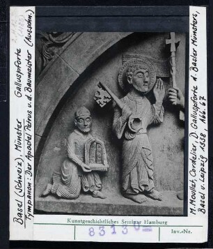 Basel: Münster, Galluspforte, Tympanon, Apostel Petrus und der Baumeister