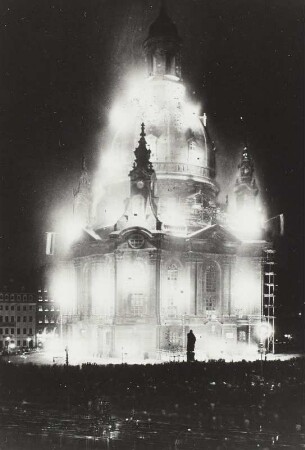 Dresden. Illuminierte Frauenkirche. Festveranstaltung anläßlich des 200jährien Bestehens der Kirche