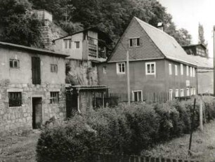 Berggießhübel, Giesensteiner Straße 16 und 17. Wirtschaftsgebäude und Wohnhaus (Wohnhaus um 1800)