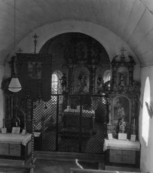 Kircheninneres. Ansicht mit Chorgitter