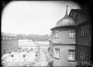 Weilburg an der Lahn, Schloss, Schlossplatz mit Hochschloss.